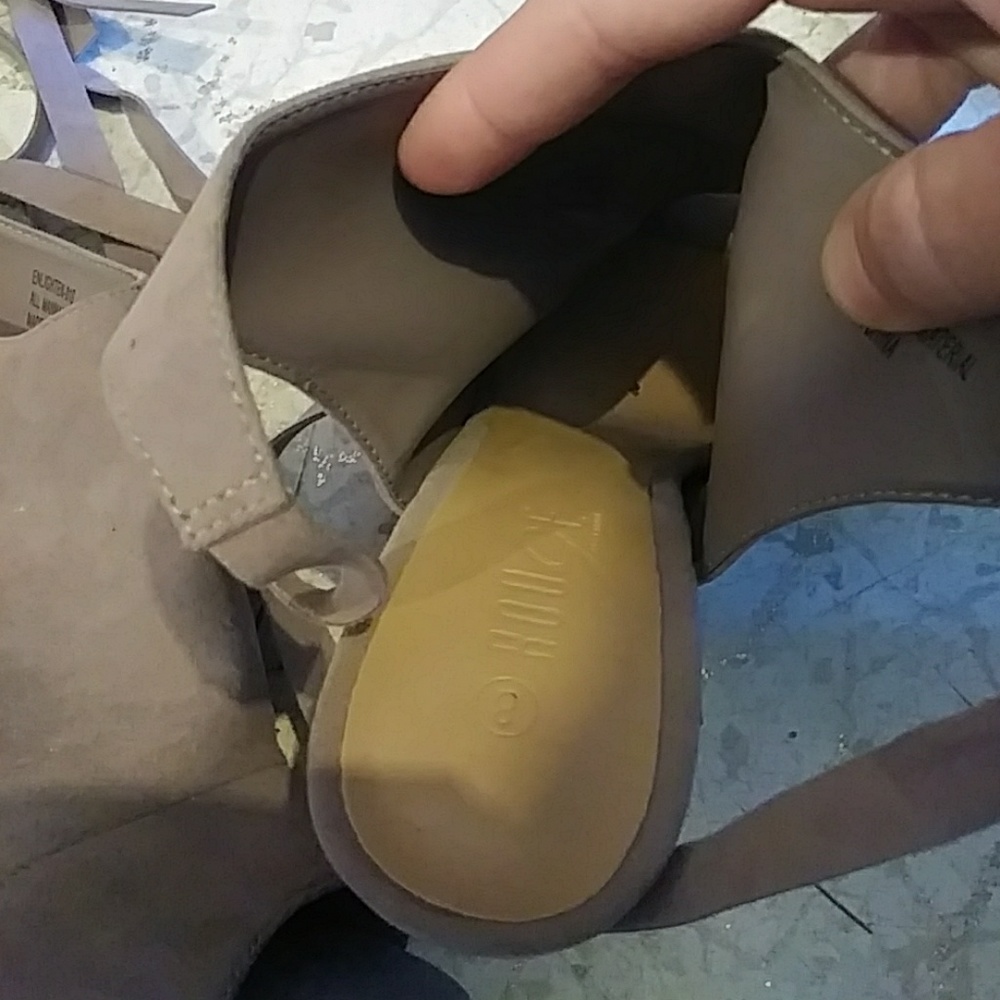 Heels - Picture 3 of 8